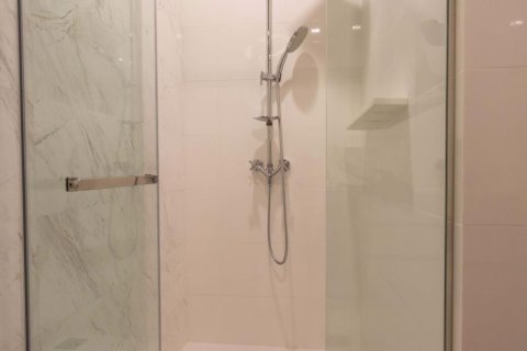 Condominio de 2 dormitorios en Watthana, Bangkok, Tailandia № 76524 - foto 12