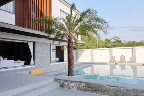 Estudio en Bang Lamung, Tailandia № 119612 - foto 7