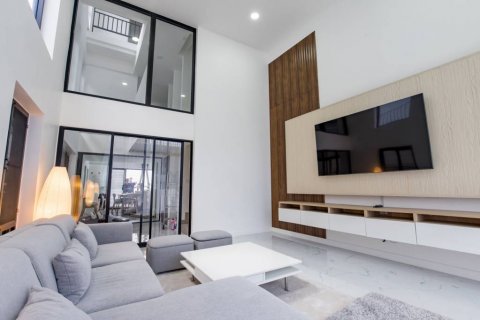 Reihenhaus in Saphan Sung, Bangkok, Thailand 4 Schlafzimmer № 121018 - Foto 3