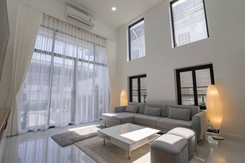 Reihenhaus in Saphan Sung, Bangkok, Thailand 4 Schlafzimmer № 121018 - Foto 4