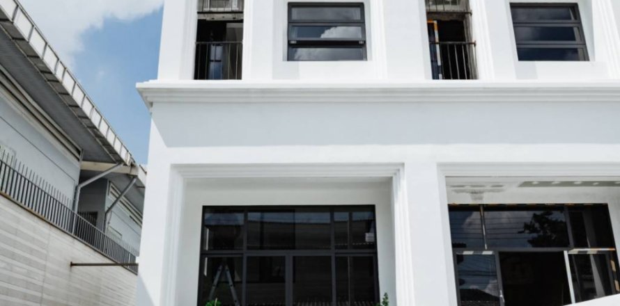 Reihenhaus in Saphan Sung, Bangkok, Thailand 4 Schlafzimmer № 121018