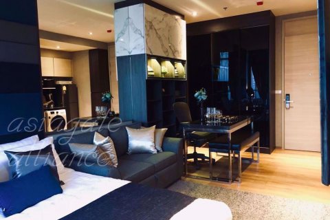 Studio in the Condo in Bangkok, Thailand in Park Origin Phromphong № 77302