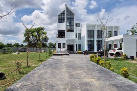 Chalet de 4 dormitorios en Pattaya, Tailandia № 125987