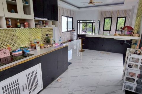 Villa in Pattaya, Thailand 4 Schlafzimmer № 125987 - Foto 6