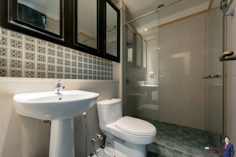 Condominio de 2 dormitorios en Khlong Toei, Bangkok, Tailandia № 123931 - foto 10
