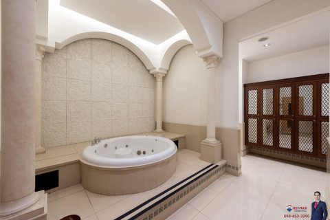 Condominio de 2 dormitorios en Khlong Toei, Bangkok, Tailandia № 123931 - foto 26