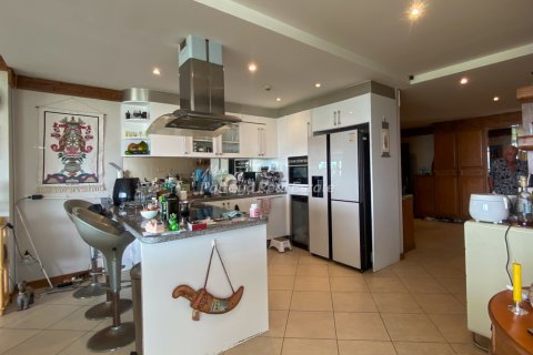 Condominio de 3 dormitorios en Bang Lamung, Tailandia № 132214 - foto 6