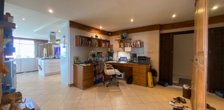 Condominio de 3 dormitorios en Bang Lamung, Tailandia № 132214