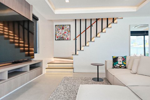 Casa de 3 dormitorios en Pattaya, Tailandia № 104546 - foto 9