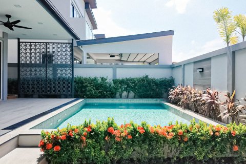 Casa de 3 dormitorios en Pattaya, Tailandia № 104546 - foto 3