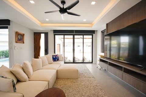 Casa de 3 dormitorios en Pattaya, Tailandia № 104546 - foto 4