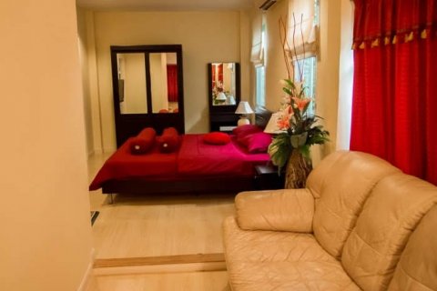 Casa de 3 dormitorios en Jomtien Beach, Pattaya, Tailandia № 101332 - foto 2