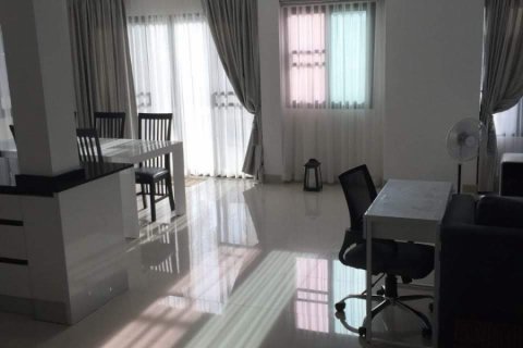 Casa de 4 dormitorios en Pattaya, Tailandia № 101330 - foto 3