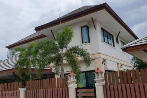 Casa de 4 dormitorios en Pattaya, Tailandia № 101330