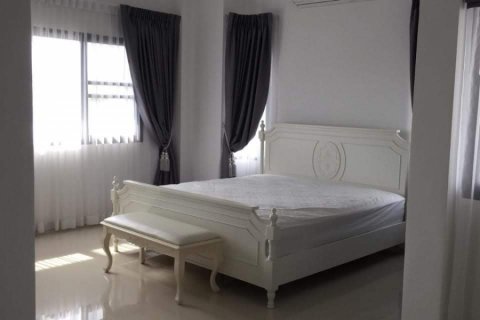 Casa de 4 dormitorios en Pattaya, Tailandia № 101330 - foto 17