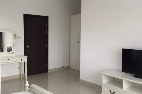 Casa de 4 dormitorios en Pattaya, Tailandia № 101330 - foto 19