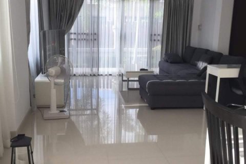 Casa de 4 dormitorios en Pattaya, Tailandia № 101330 - foto 4