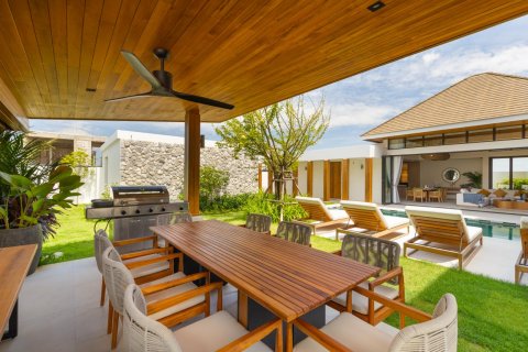 Chalet de 5 dormitorios en Bang Tao, Tailandia № 74284 - foto 16