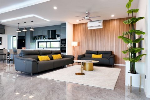 Casa de 3 dormitorios en Bang Lamung, Tailandia № 130039 - foto 11