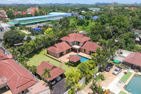 Casa de 3 dormitorios en Bang Lamung, Tailandia № 130040 - foto 2