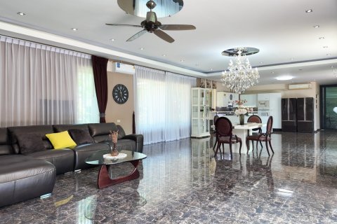 Casa de 3 dormitorios en Bang Lamung, Tailandia № 130040 - foto 16