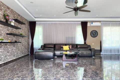 Casa de 3 dormitorios en Bang Lamung, Tailandia № 130040 - foto 14