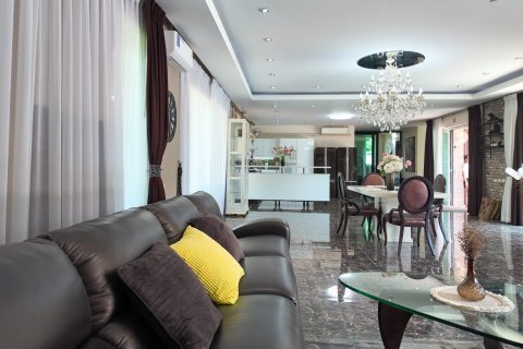 Casa de 3 dormitorios en Bang Lamung, Tailandia № 130040 - foto 17