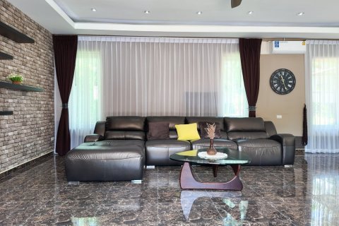 Casa de 3 dormitorios en Bang Lamung, Tailandia № 130040 - foto 13