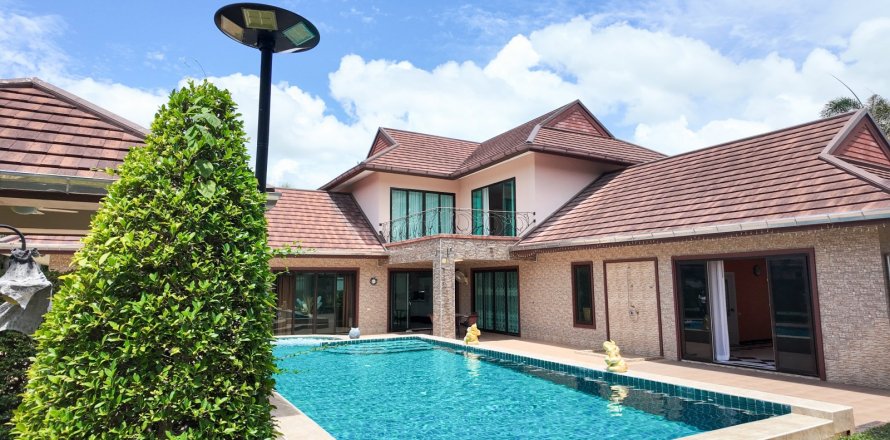 Casa de 3 dormitorios en Bang Lamung, Tailandia № 130040
