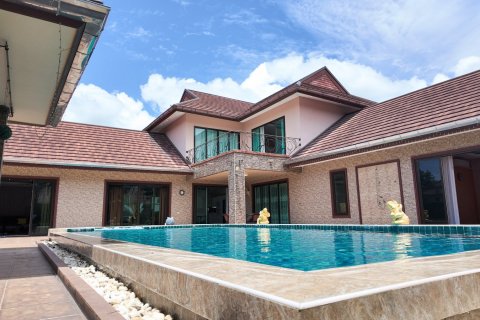 Casa de 3 dormitorios en Bang Lamung, Tailandia № 130040 - foto 10