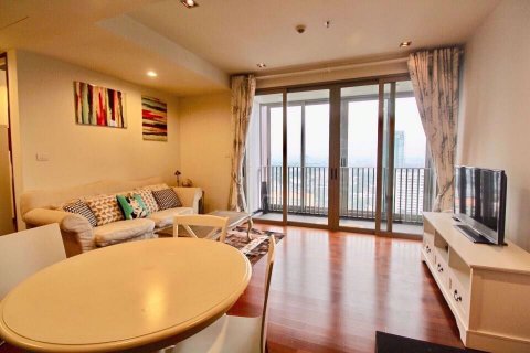 Condominio de 2 dormitorios en Khlong Toei, Bangkok, Tailandia № 76506 - foto 3