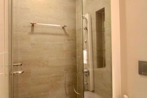 Condominio de 2 dormitorios en Khlong Toei, Bangkok, Tailandia № 76506 - foto 12