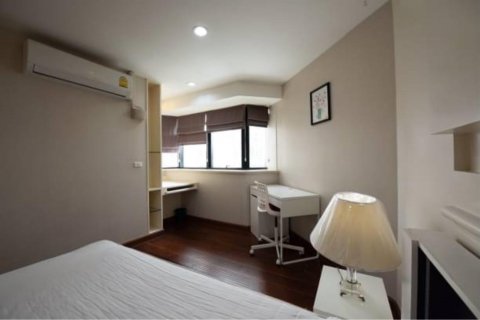 Condominio de 3 dormitorios en Khlong Toei, Bangkok, Tailandia № 123648 - foto 19