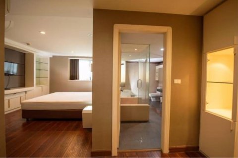 Condominio de 3 dormitorios en Khlong Toei, Bangkok, Tailandia № 123648 - foto 15