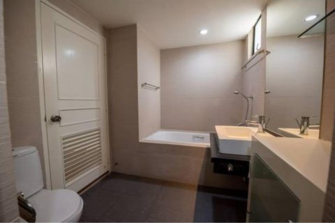 Condominio de 3 dormitorios en Khlong Toei, Bangkok, Tailandia № 123648 - foto 4