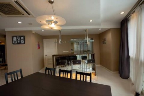 Condominio de 3 dormitorios en Khlong Toei, Bangkok, Tailandia № 123648 - foto 2