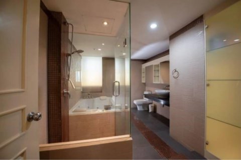 Condominio de 3 dormitorios en Khlong Toei, Bangkok, Tailandia № 123648 - foto 9