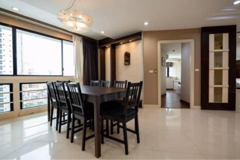 Condominio de 3 dormitorios en Khlong Toei, Bangkok, Tailandia № 123648 - foto 13