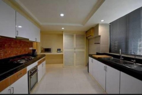 Condominio de 3 dormitorios en Khlong Toei, Bangkok, Tailandia № 123648 - foto 7