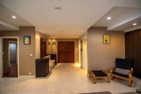 Condominio de 3 dormitorios en Khlong Toei, Bangkok, Tailandia № 123648 - foto 14