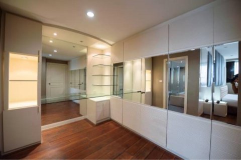 Condominio de 3 dormitorios en Khlong Toei, Bangkok, Tailandia № 123648 - foto 12
