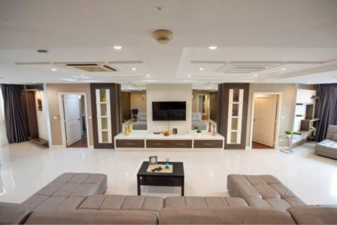 Condominio de 3 dormitorios en Khlong Toei, Bangkok, Tailandia № 123648 - foto 10
