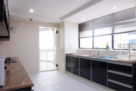 Condominio de 3 dormitorios en Khlong Toei, Bangkok, Tailandia № 123647 - foto 9