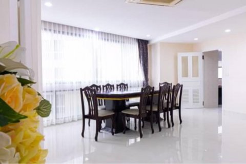 Condominio de 3 dormitorios en Khlong Toei, Bangkok, Tailandia № 123647 - foto 5