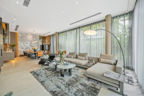 Casa de 4 dormitorios en Samut Prakan, Tailandia № 124596 - foto 2