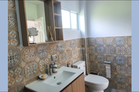Casa de 4 dormitorios en Bang Lamung, Tailandia № 81113 - foto 8