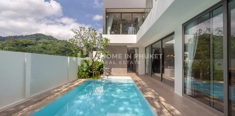 Casa de 4 dormitorios en Kathu, Tailandia № 131773