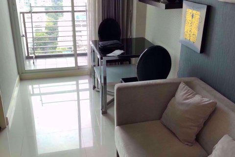 Condominio de 1 dormitorio en Bang Rak, Bangkok, Tailandia № 85378 - foto 2