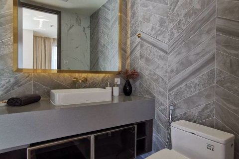 Condominio de 3 dormitorios en Khlong Toei, Bangkok, Tailandia № 85379 - foto 16