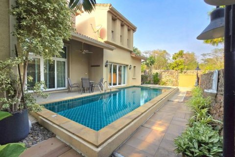 Chalet de 3 dormitorios en Pattaya, Tailandia № 120285